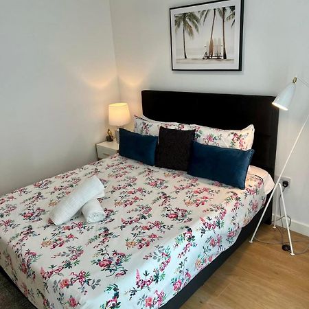 Spacious Urban Gem Apartment With Parking Bracknell Buitenkant foto