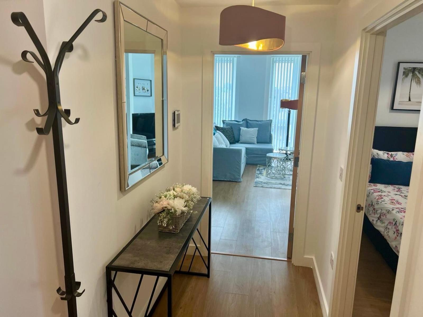 Spacious Urban Gem Apartment With Parking Bracknell Buitenkant foto