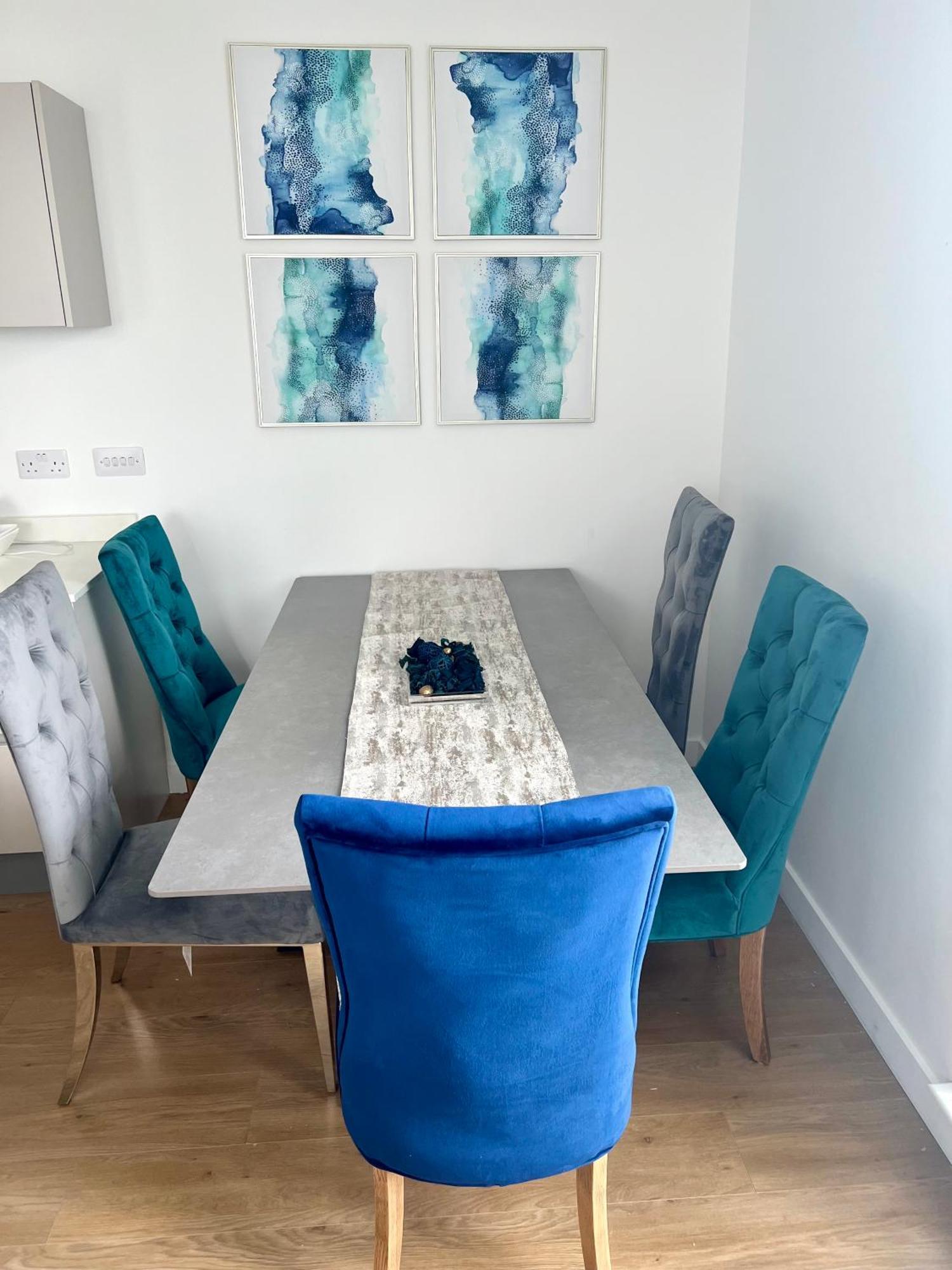 Spacious Urban Gem Apartment With Parking Bracknell Buitenkant foto