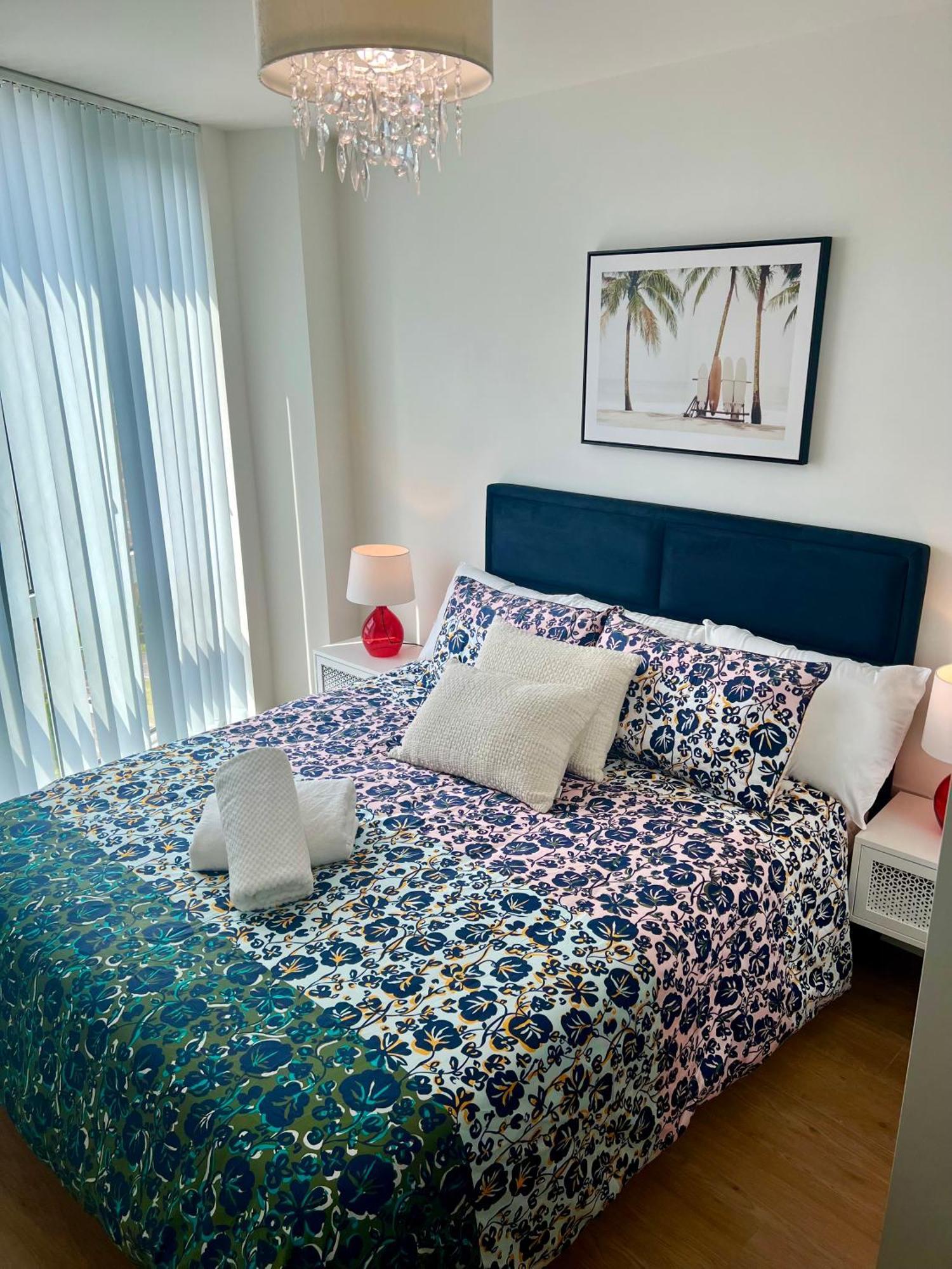 Spacious Urban Gem Apartment With Parking Bracknell Buitenkant foto